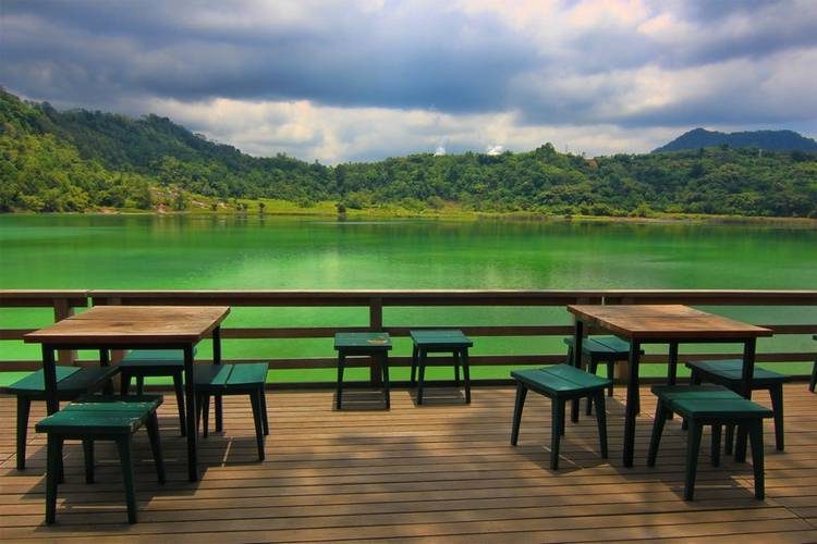 Viewing deck at Lake Linow, Tomohon
