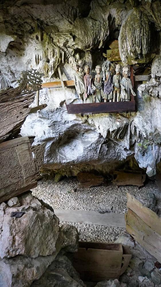 Cave burial site, Londa